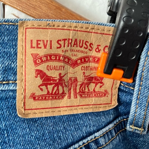 Levi’s women’s rib cage straight ankle Classic Blue Jeans size 26 button… - Picture 8 of 9